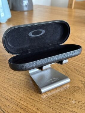 Authentic Oakley Black Pebbled Faux Leather Hard Clamshell Glasses Case Only